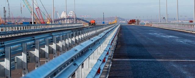 Минтранс: Грузовики по Крымскому мосту начнут ездить с октября
