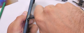 Титановые грани iPhone 15 Pro Max оказалось очень легко поцарапать ножом