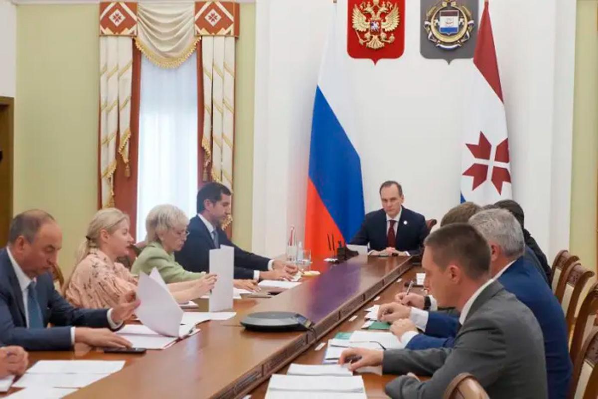 Артём Здунов потребовал ускорить программу обеспечения сирот квартирами