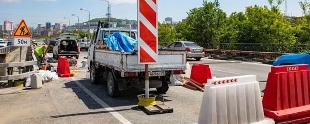 Во Владивостоке начался ремонт тротуара на Некрасовском путепроводе