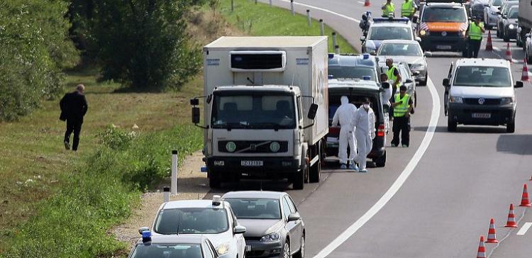В Австрии число обнаруженных в грузовике тел мигрантов превысило 70