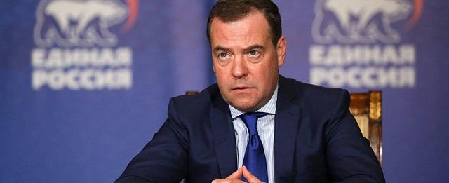 Медведев заявил, что решение о потолке цен на российскую нефть или отрезвит, или потопит Запад