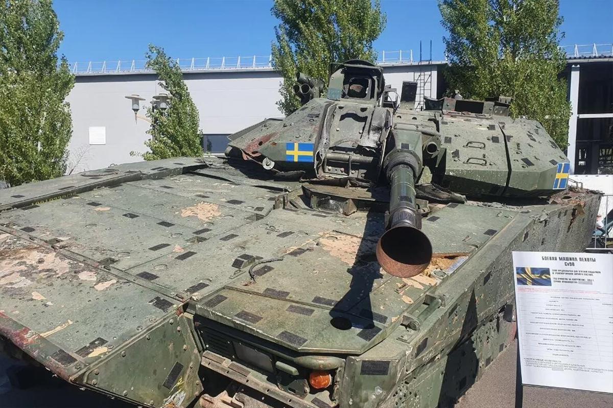 Во Владивостоке открылась выставка трофейной техники, захваченной морпехами ТОФ