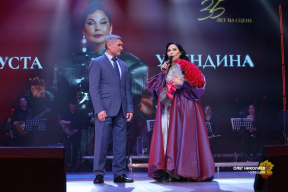 Олег Николаев вручил Августе Уляндиной медаль ордена «За заслуги перед Чувашской Республикой» к юбилею артистки