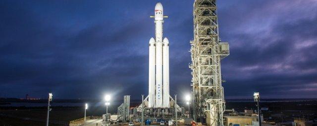 SpaceX планирует посадить все три ускорителя ракеты Falcon Heavy