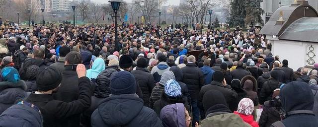 В Киеве активисты требуют снести храм Московского патриархата