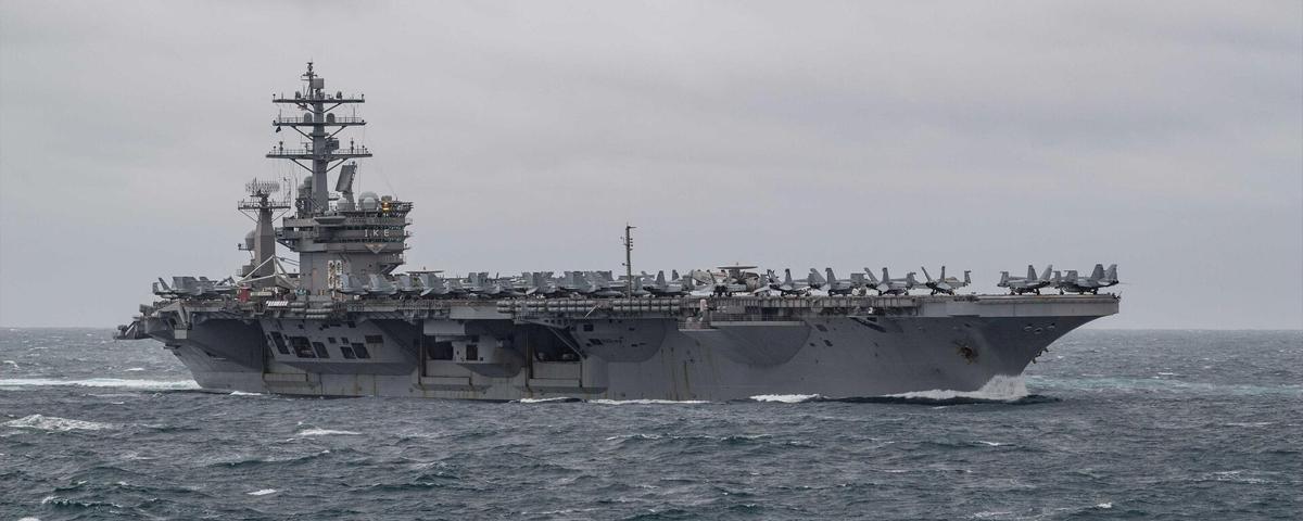 Американский авианосец dwight eisenhower в красном море. USS Carl Vinson CVN-70.