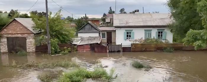 МЧС: более 2,5 тысячи человек эвакуировано из затопленных домовладений в Приморье — Видео