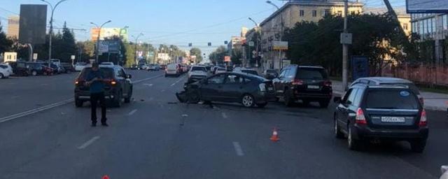 В тройном ДТП в Новосибирске пострадала семья с ребёнком