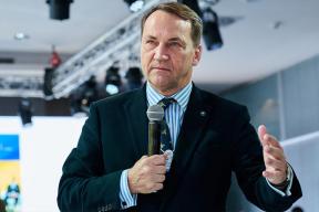 Глава МИД Польши потребовал отключить Starlink на Украине