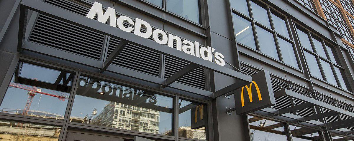 В США McDonald's закрывает офисы, готовясь к сокращениям