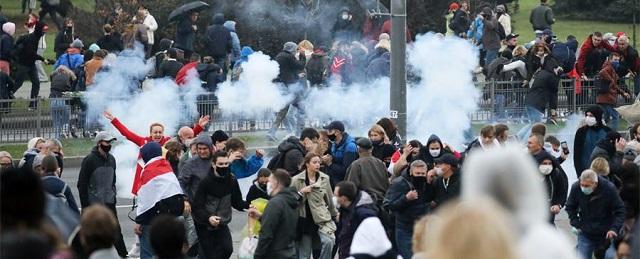 Протестующих в Минске разгоняют, применяя спецсредства
