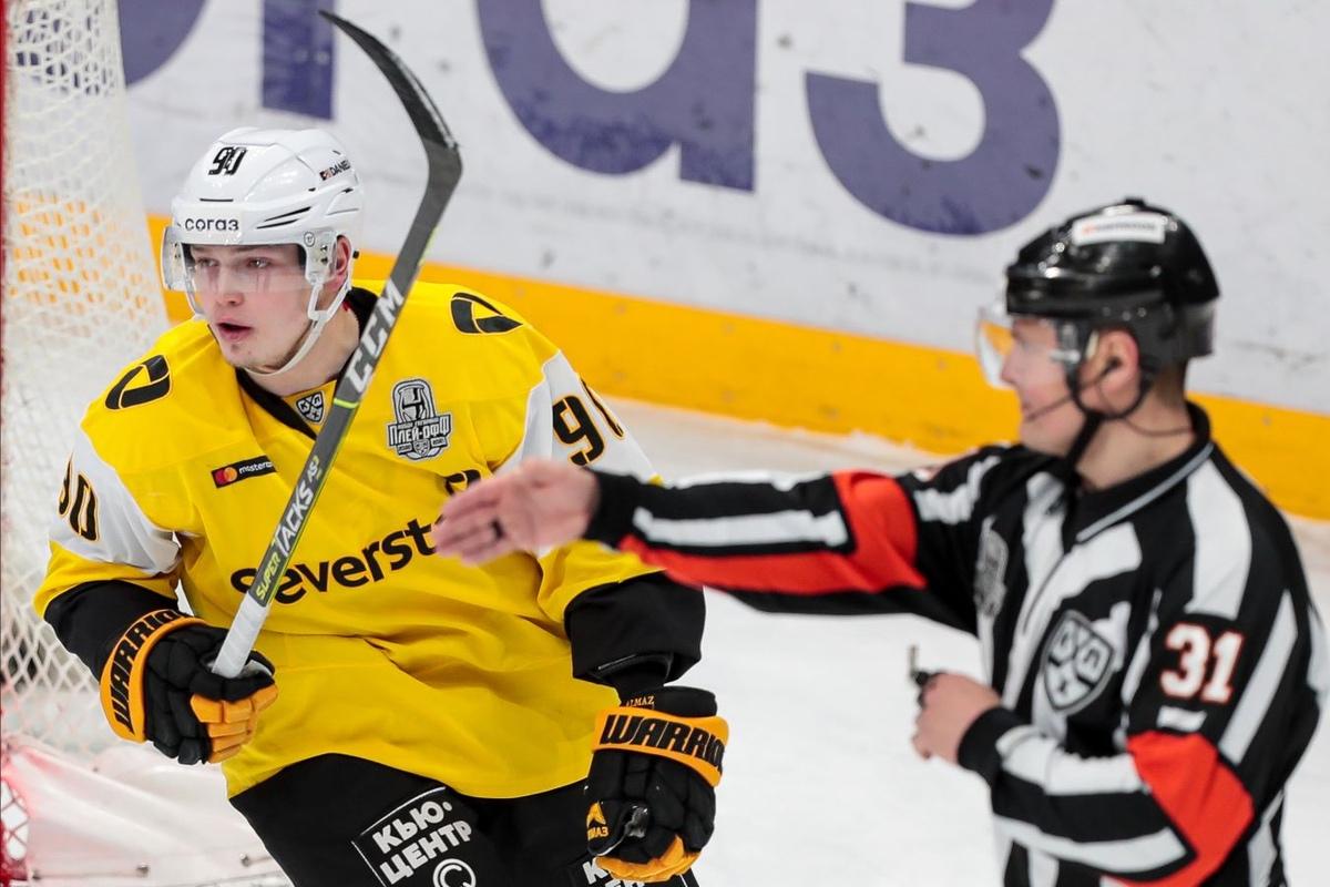 Самый молодой капитан в истории КХЛ продолжит карьеру в Новокузнецке