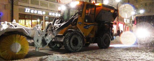 Коммунальщики убирают улицы Москвы от снега с опережением графика