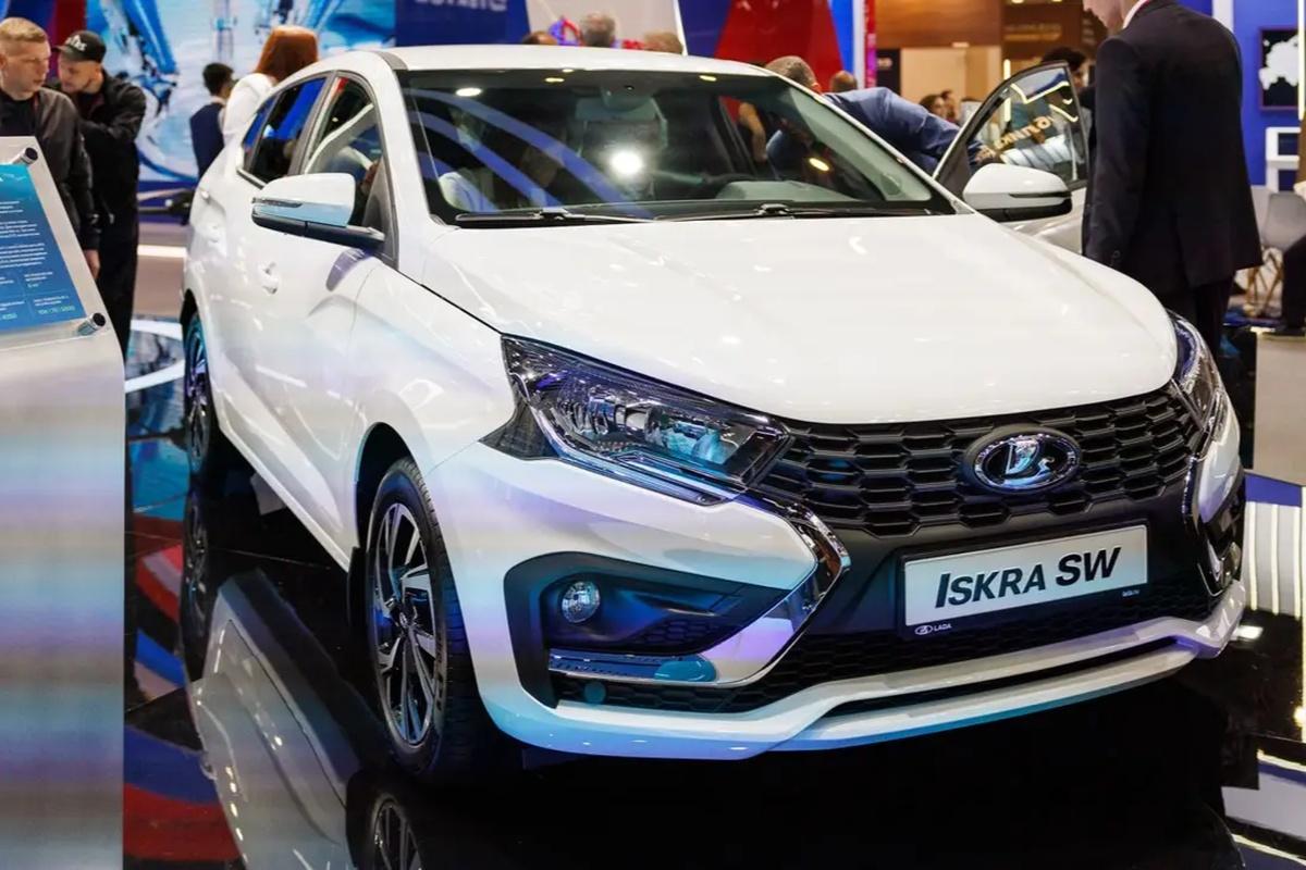 В «АвтоВАЗе» рассказали, как на деталях Lada Iskra оказался логотип Renault