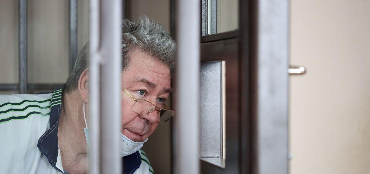 В Челябинске обвиняемого в коррупции главу отделения ПФР Чернобровина отправили под домашний арест