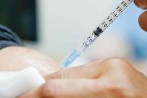Иммунолог Болибок призвал россиян вакцинироваться от COVID-19 и принимать витамины