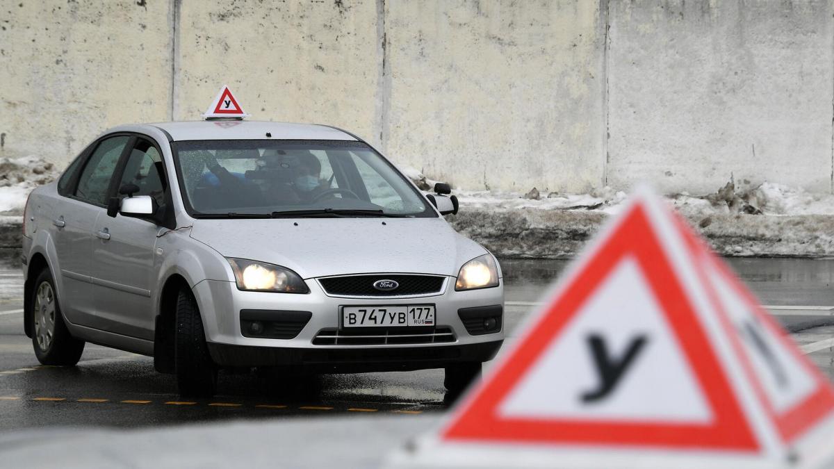 Жителям Новосибирска напомнили об увеличении пошлины за выдачу прав