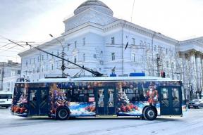 В Чите на маршрут вышел троллейбус-«Щелкунчик»