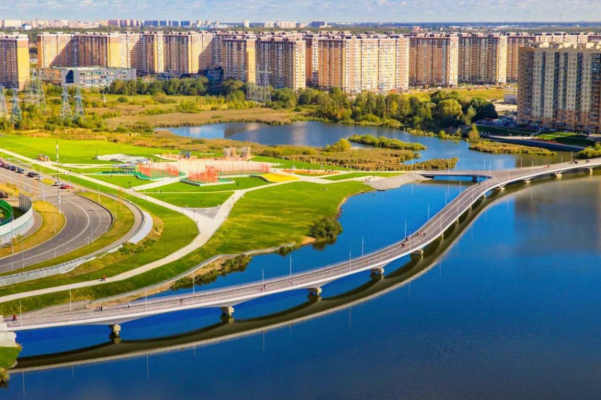 Андрей Воробьев: Новый пешеходно-велосипедный мост «Дружба» через озеро Черное в Люберцах ускорил путь до метро Некрасовка на 15 минут