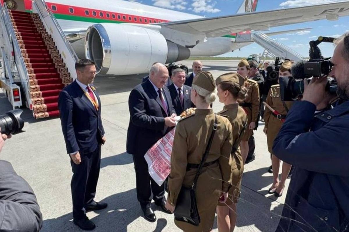 Президент Белоруссии прибыл в Россию с официальным визитом