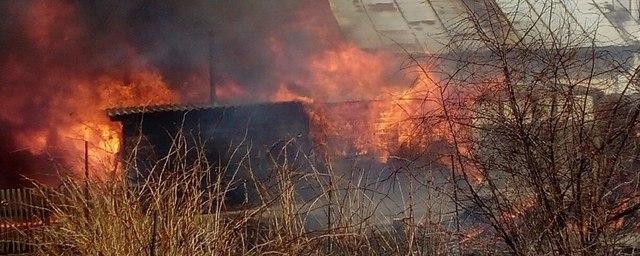 В Кемерове из-за мусорки горели три частных дома