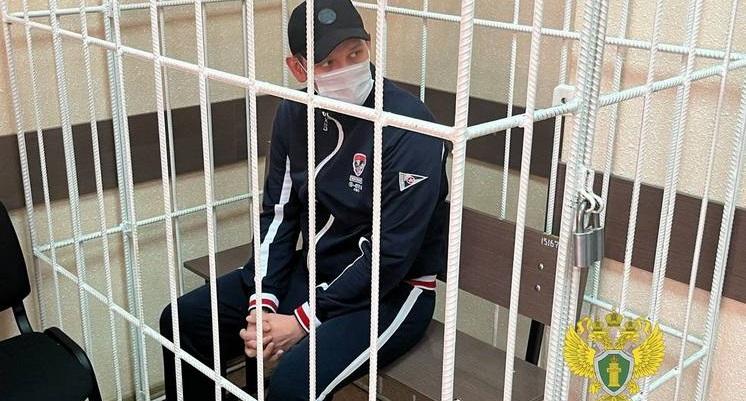 В Новосибирске четверо бандитов ворвались в чужую квартиру и отняли у хозяина миллион рублей
