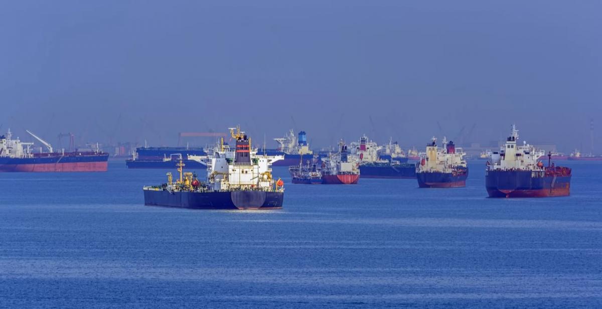 В южнокорейском порту несколько недель стоят 14 танкеров с российской нефтью