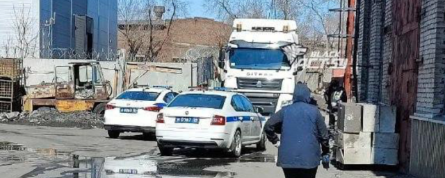 В Новосибирске водитель КамАЗа устроил погоню на Димитровском мосту