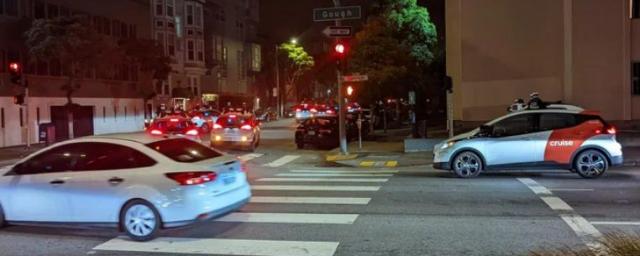 В Сан-Франциско беспилотные такси на несколько часов заблокировали движение