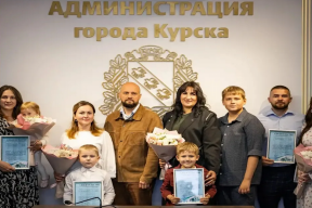 В Курске еще четыре молодые семьи получили сертификаты на улучшение жилищных условий