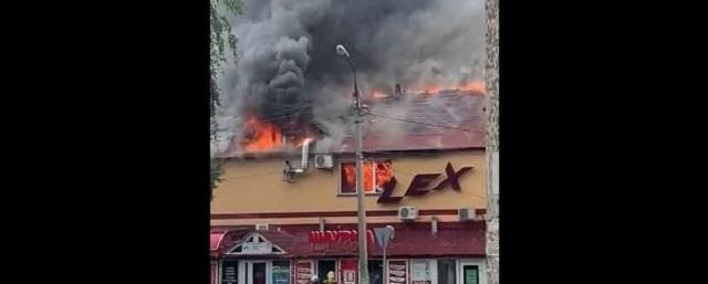 В торговом центре в Башкирии начался крупный пожар