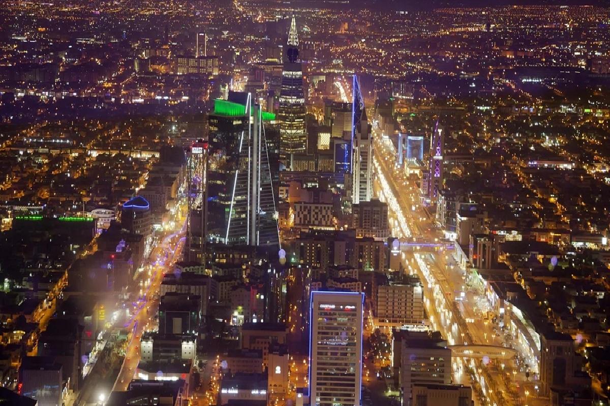 Магазины в Европе и офисы в ОАЭ: куда россияне вкладывают деньги за границей