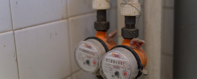 Жителям Челябинска теперь придется платить за горячую и холодную воду в разные компании