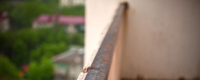 В Улан-Удэ погиб мужчина, выпавший с балкона пятого этажа