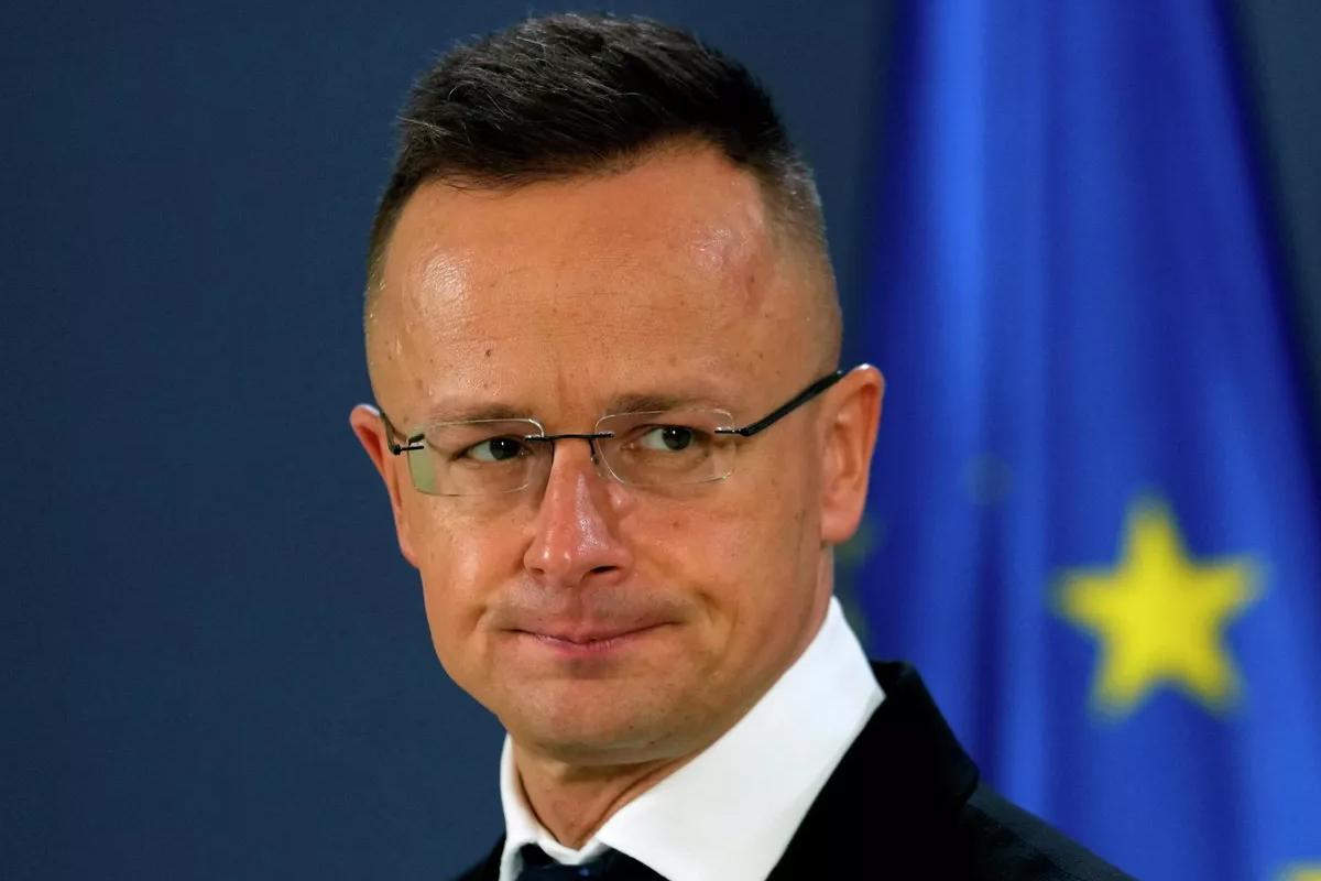 Сийярто возмутился из-за трат денег ЕС на золотые унитазы на Украине