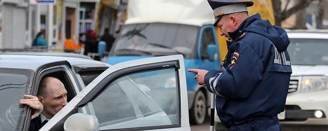 В Москве пьяный мужчина оскорблял сотрудников ГИБДД и был задержан