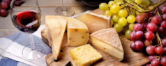 Диетолог Круглова рассказала о вреде десертных вин и запретила закусывать спиртное сыром