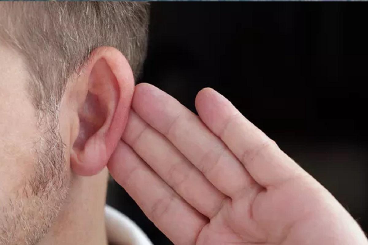 Врачи предупредили, что наушники приводят к снижению слуха у молодых