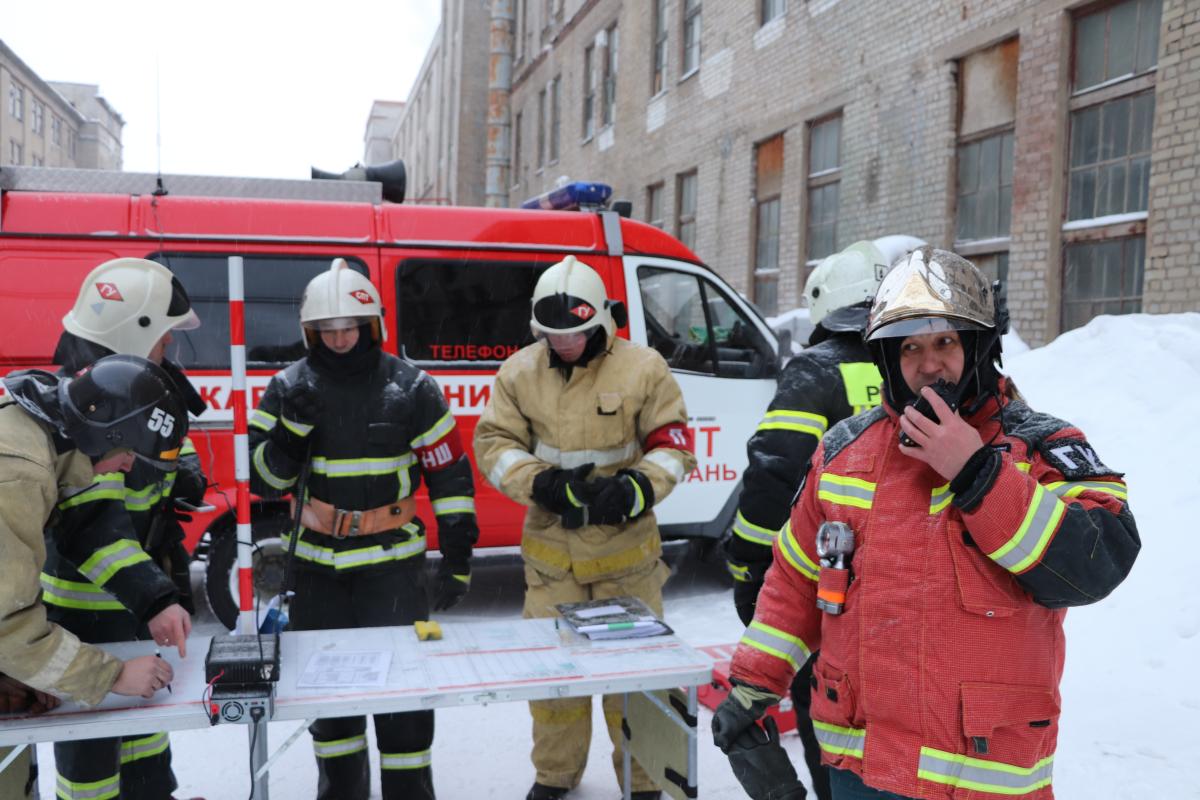 В Екатеринбурге при пожаре в многоэтажке пострадали люди