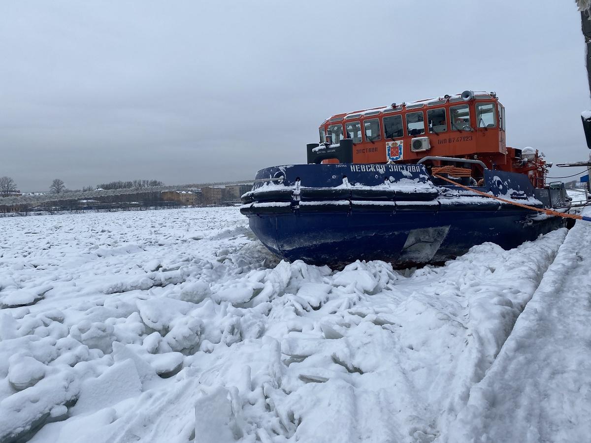 Icebreaker «Nevskaya Zastava» went on watch in the area of construction of the future bridge
