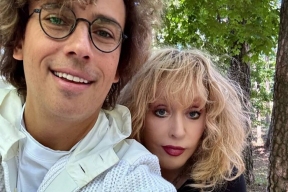 «Аллочка уже моложе Максима»: Галкин поделился редким фото с Пугачёвой на отдыхе в Италии