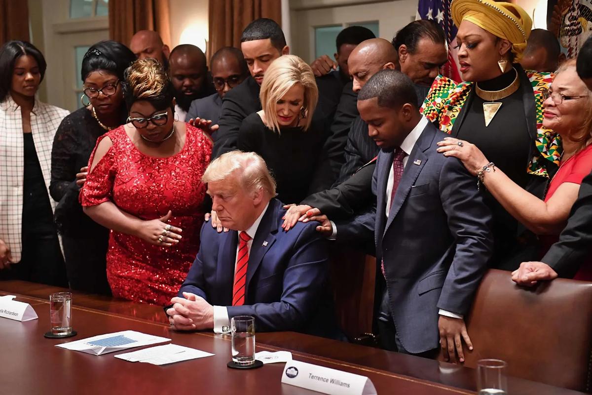 «Дерьмовые дыры» и комплименты: Трамп унизил пять стран Африки. Детали скандальной встречи