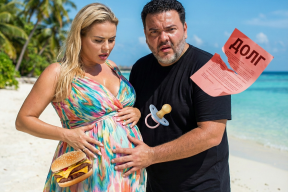 Живот Семенович на пляжных фото — беременность в 45+ или «олл-инклюзив»? Споры не стихают