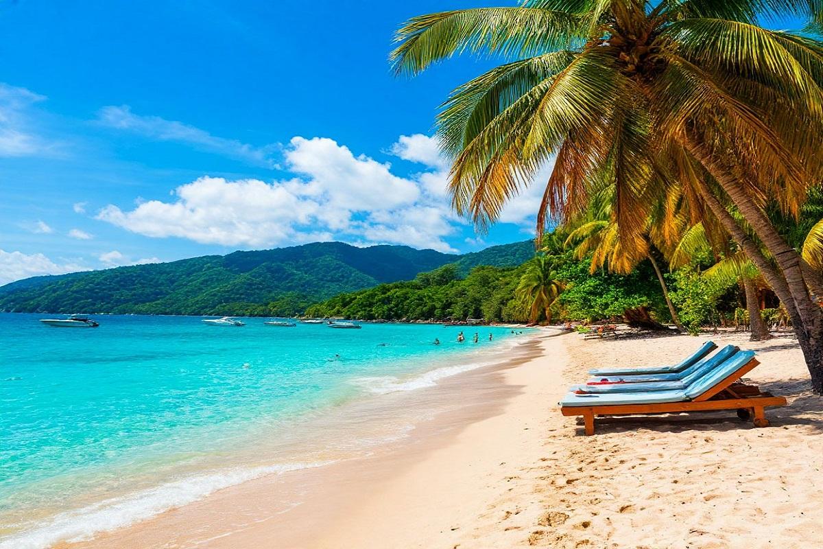 Отпуск за границей на майские стал доступнее для россиян