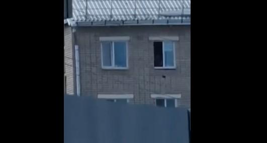 Стрелок из Вятских Полян закрылся в квартире вместе с тещей