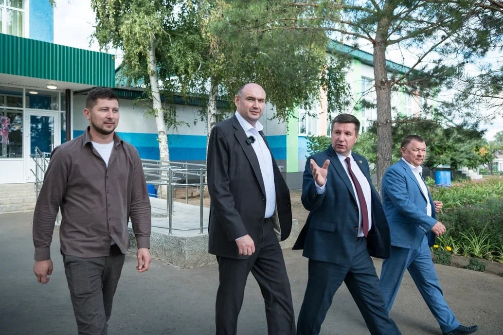 Врио губернатора Оренбуржья Евгений Солнцев: Школу и центральную площадь Курманаевки благоустроим к юбилею села