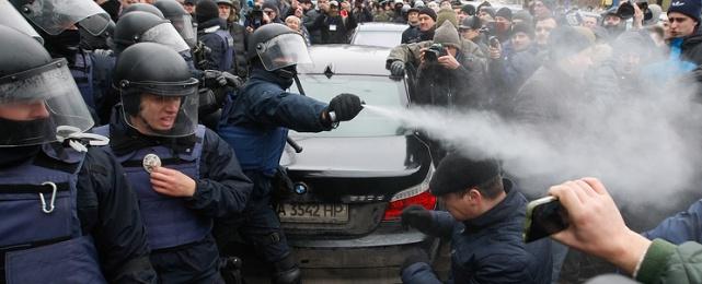 В Киеве при попытке задержания Саакашвили у Рады пострадали 10 человек