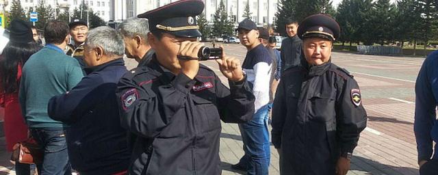 Шаманы и коммунисты: в Улан-Удэ вышли протестовать 200 человек