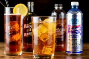 Российские медики требуют свернуть эксперимент по онлайн-продаже энергетиков и алкоголя